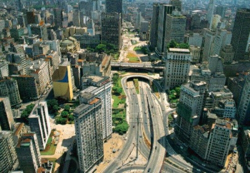 São Paulo, metropool met ruim 15 miljoen inwoners waarvan één miljoen in sloppen leeft